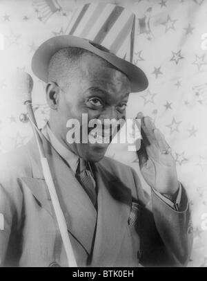 Bill Robinson (1878-1949), auch bekannt als Bojangles, spielte eine Rolle in der 1943, ganz in schwarz gegossene Film, stürmisches Wetter. 1941. Stockfoto