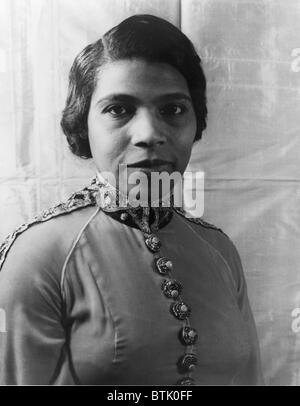 Marian Anderson (1897 – 1993), US-amerikanischer Opernsänger (Tenor), erhielt größeren Anerkennung in Europa in den 1930er Jahren als in Amerika. 1940-Porträt von Carl Van Vechten. Stockfoto