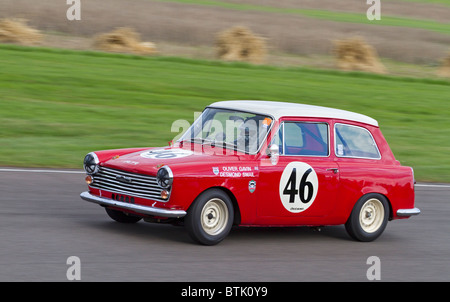 Austin A40 1959 mit Desmond Smail-Treiber während der St Mary Trophy Rennen in 2010 beim Goodwood Revival, Sussex, England, UK. Stockfoto