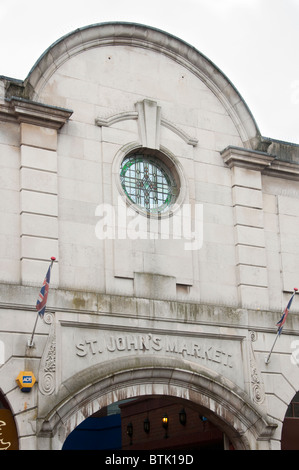 St John's Markt in Stafford, Staffordshire, Großbritannien Stockfoto