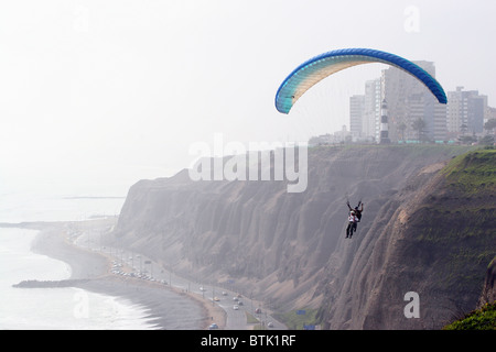 Paragliding vom Miraflores, Lima, Peru, Südamerika. Stockfoto