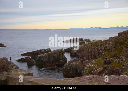 Betrachtet man nordwestlich auf stillgelegten Steg Anschluss An Amaill. Durch die Rua Reidh Lighthouse. Nr Melvaig, Highland, Schottland Stockfoto