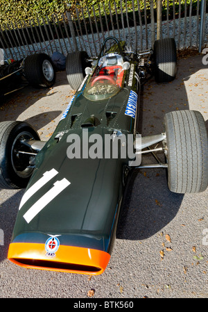 1967 BRM H16 P115-01 "Lightweight" als von Sir Jackie Stewart fuhr. Fahrerlager auf der 2010 beim Goodwood Revival, Sussex, England, UK Stockfoto