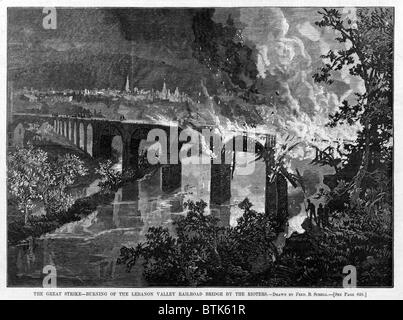 Große Eisenbahn-Streik von 1877. Brennen der Libanon Valley Railroad Bridge von den Randalierern. Pennsylvania, Holzschnitt, 1877 Stockfoto