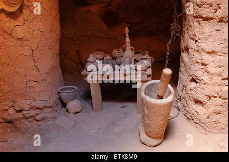 Schauobjekte in Ait Benhaddou, die befestigte Stadt im Süden Marokkos, heute ein UNESCO-Weltkulturerbe. Stockfoto