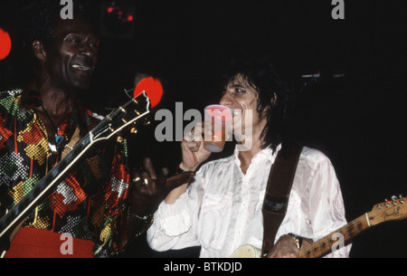 Chuck Berry auf der Bühne im Ritz, New York City, 25. Juni 1986. Foto von: Karen Petersen/Everett Collection Stockfoto