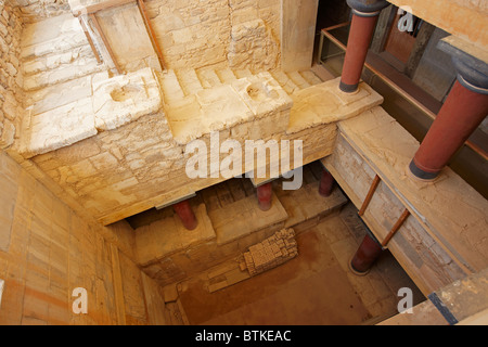 Blick von oben auf die große Treppe im Palast von Knossos. Kreta, Griechenland. Stockfoto