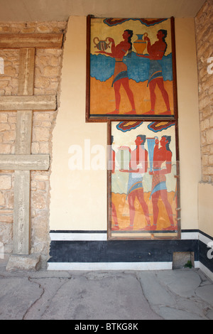 Die Prozession Fresko im Süd-Propylaeum im Knossos-Palast, die eine alte zeremonielle Kultprozession zeigt. Kreta, Griechenland. Stockfoto