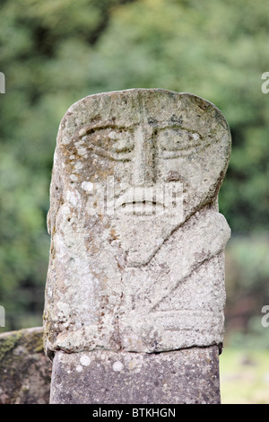 Ein Janus-Stein in Calgragh Friedhof, Boa Island County Fermanagah, Ulster, Nordirland, Vereinigtes Königreich. Blick auf die Westseite des weiblichen. Stockfoto