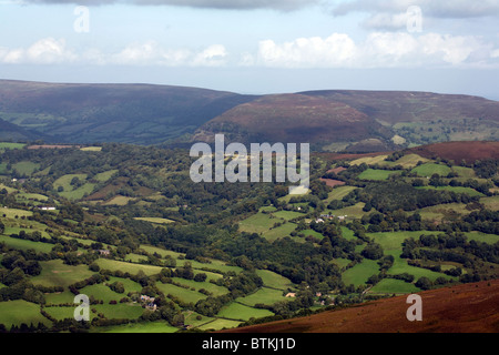 Das Tal der Grwyney und schwarze Berge der Zuckerhut Mynydd Pen-y-Herbst Abergavenny, Monmouthshire Wales Stockfoto