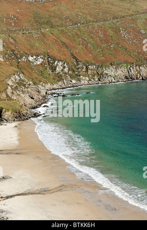 Sandstrand am Keem Bay, Achill Island, County Mayo, Connaught, Irland. Stockfoto