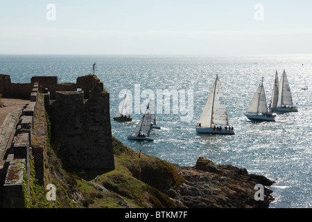 Yachten im Havelet Bay Stockfoto