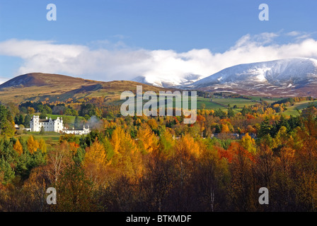 UK Schottland Tayside Perthshire Blair Castle Herbst Schnee in Glen Garry in Blair Atholl in der Nähe von Pitlochry Stockfoto