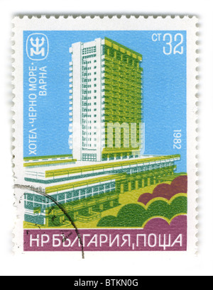 Bulgarien - CIRCA 1982: Eine Briefmarke gedruckt in Bulgarien zeigt Bild des Hotels, ca. 1982. Stockfoto