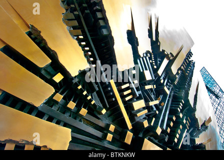 Stadtzentrum Skulptur "Grande Disco" von Arnaldo Pomodoro (1974) in Charlotte, North Carolina, USA Stockfoto