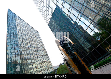 "Grande Disco" Skulptur von Arnaldo Pomodoro (1974) in Stadt Zentrum von Charlotte, North Carolina, USA Stockfoto