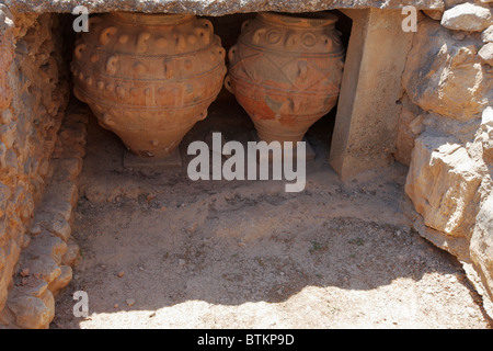 Alten Pithoi Vorratsdosen in den Ruinen der Sommer Palast von Phaistos