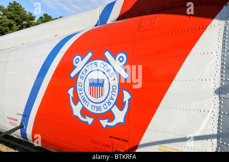 Emblem der United States Coast Guard auf Rumpf eines Hubschraubers Jayhawk, Suche und Rettung. USA Stockfoto