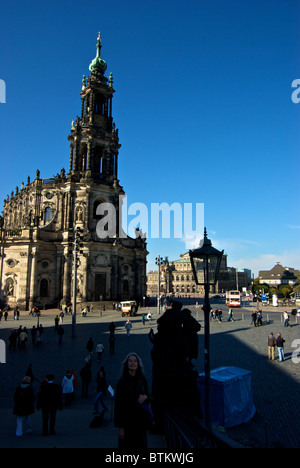 Brühl Terrasse am Wasser Gehweg entlang Elbe überfüllt mit Touristen Fußgänger in historischen alten Dresden Stockfoto