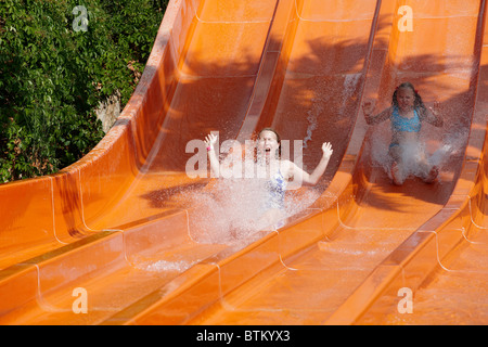 Watersliding in Acqua Plus Water Park. Kreta, Griechenland. Stockfoto