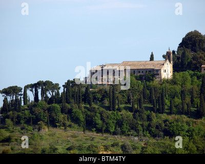 Villa in der Toskana, zwischen Weinbergen und Olivenhainen ein Stockfoto