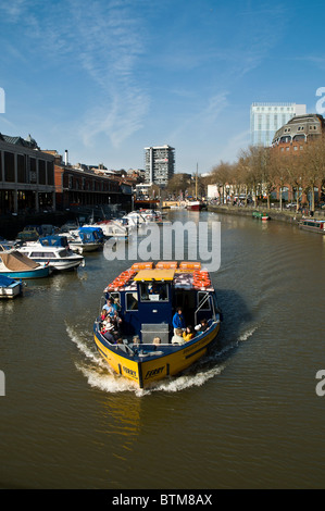 dh St Augustiner erreichen BRISTOL DOCKS BRISTOL Ferryboat und Passagiere schwimmenden Hafen von Bristol Stockfoto