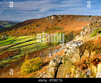 Curbar Rand gesehen von Baslow Rand, Peak District National Park, Derbyshire, England, Vereinigtes Königreich Stockfoto