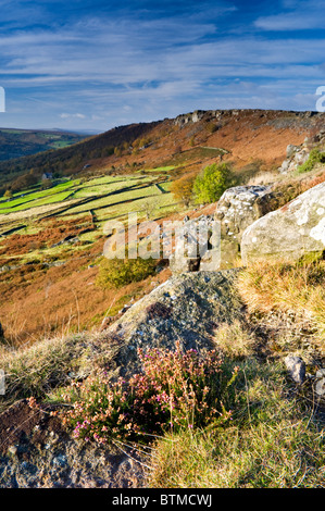 Curbar Rand gesehen von Baslow Rand, Peak District National Park, Derbyshire, England, Vereinigtes Königreich Stockfoto