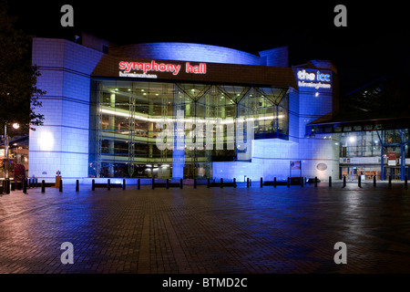 Der Birmingham Symphony Hall und ICC in Centenary Square bei Nacht, Birmingham, West Midlands, England, UK. Stockfoto