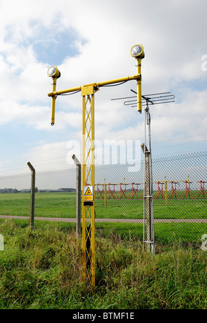 Flughafen landen, Lichter und Geräte East Midland Flughafen Derbyshire England uk Stockfoto