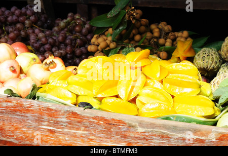 Exotische Früchte zum Verkauf Stockfoto