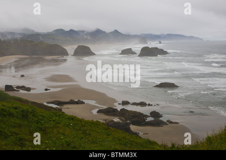 Stürmische Pazifik-Küste im Bereich Cannon Beach, Oregon und Umgebung: Stockfoto