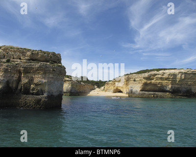 Eine Kreuzfahrt entlang der Küste der Westalgarve von Albufeira wo gibt es einige der besten Strände der Welt Stockfoto