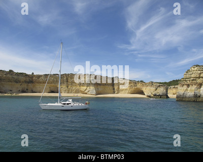 Eine Kreuzfahrt entlang der Küste der Westalgarve von Albufeira wo gibt es einige der besten Strände der Welt Stockfoto