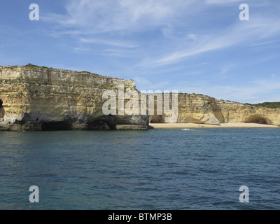 Eine Kreuzfahrt entlang der Küste der Westalgarve von Albufeira wo gibt es einige der besten Strände der Welt Stockfoto