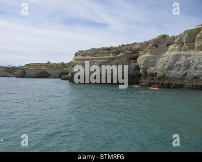 Eine Kreuzfahrt entlang der Küste der Westalgarve von Albufeira wo gibt es einige der besten Strände der Welt Stockfoto