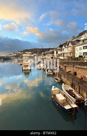 Looe Fluss kurz nach Sonnenaufgang noch Winter morgens gefangen Stockfoto