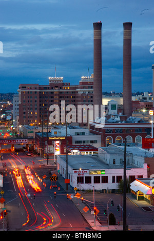 Die Innenstadt von Spokane Washington in der Abenddämmerung Stockfoto