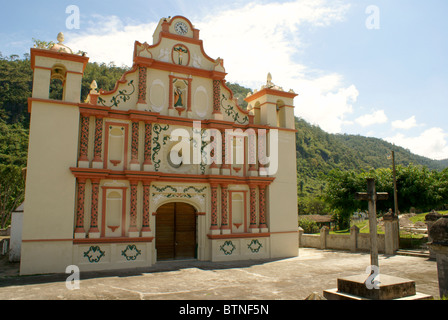 17. Jahrhundert restaurierte Kirche Iglesia de San Matias in der Lenca indischen Dorf von La Campa, Lempira, Honduras Stockfoto
