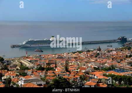 Draufsicht Funchal mit Kreuzfahrtschiff Madeira Portugal Stockfoto