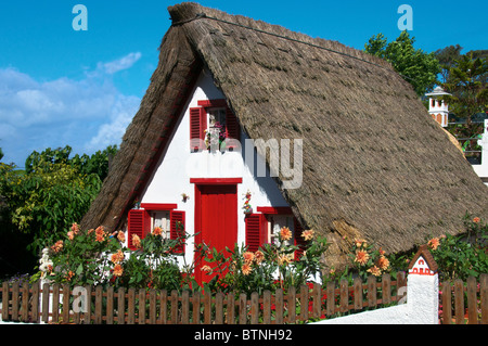 Traditionellen Reetdachhaus Santana Madeira Portugal Stockfoto