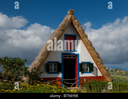 Traditionellen Reetdachhaus Santana Madeira Portugal Stockfoto