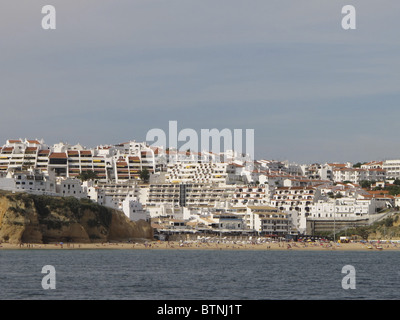 Eine Kreuzfahrt entlang der Küste der Westalgarve von Albufeira wo gibt es einige der besten Strände der Welt. Stockfoto