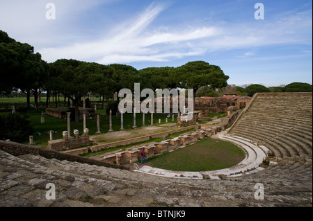 Römische Amphitheater. Ostia Antica, Rom, Italien Stockfoto