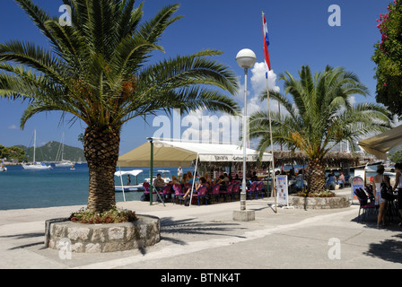 Ein schöner Blick auf den Hauptplatz des Dorfes Donje Celo auf der Insel Kolocep, Elafiti Inseln. Die Insel Kolocep ist die... Stockfoto