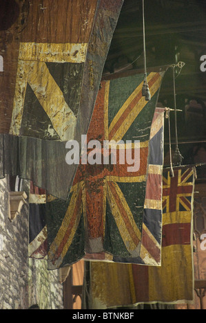 Fahnen Aufhängen in St Columb Kathedrale, Londonderry, Nordirland Stockfoto