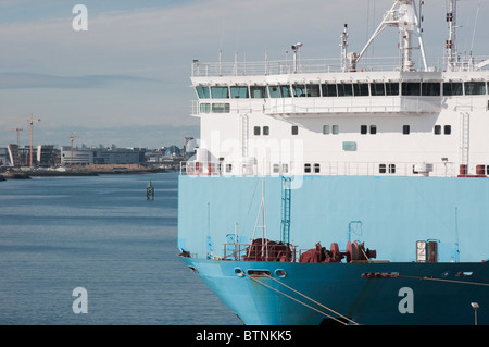 Fracht-Container-Schiff angedockt an Belfast Docks Stockfoto