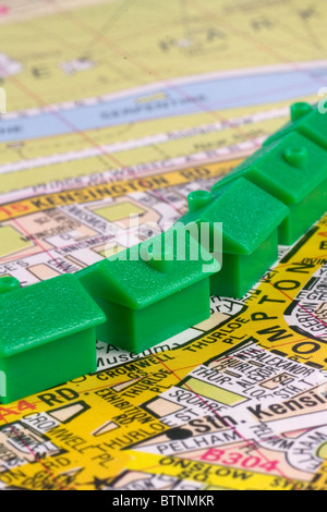 Eine Häuserzeile Monopol auf einer Straßenkarte. Stockfoto