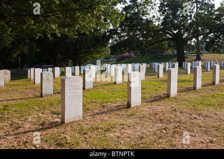 Arlington, VA - Sep 2009 - Reihen von Grabsteinen auf dem Arlington Nationalfriedhof Arlington, Virginia Stockfoto