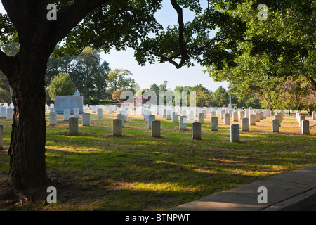 Arlington, VA - Sep 2009 - Reihen von Grabsteinen auf dem Arlington Nationalfriedhof Arlington, Virginia Stockfoto